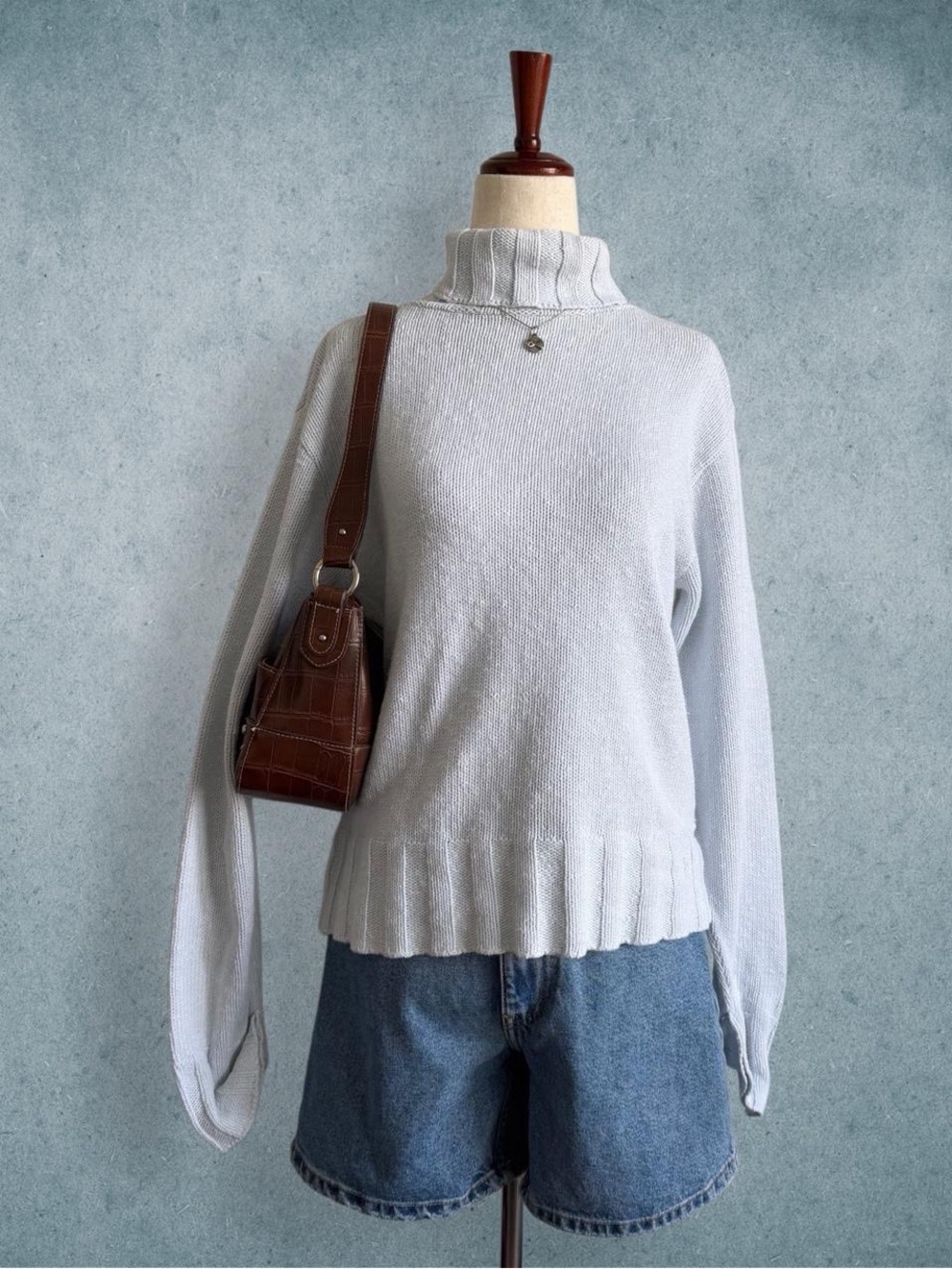 baby blue cable-knit turtleneck - size m